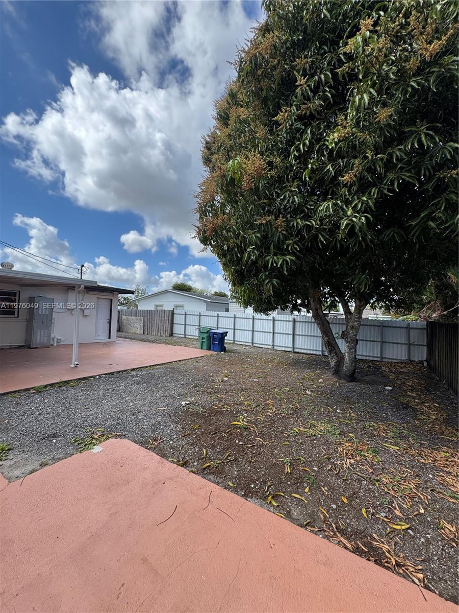 CAROL CITY LAKE STEVEN ES - Residential Lease