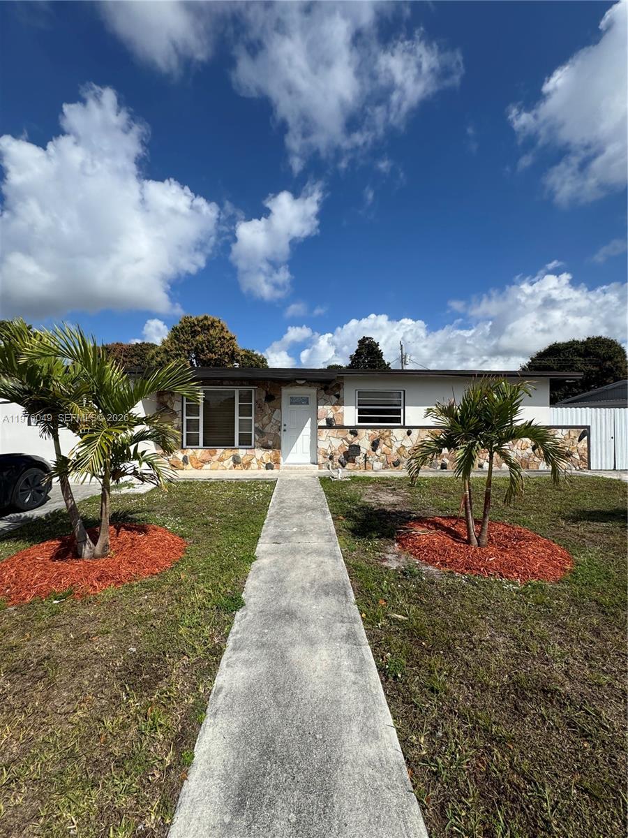 CAROL CITY LAKE STEVEN ES - Residential Lease