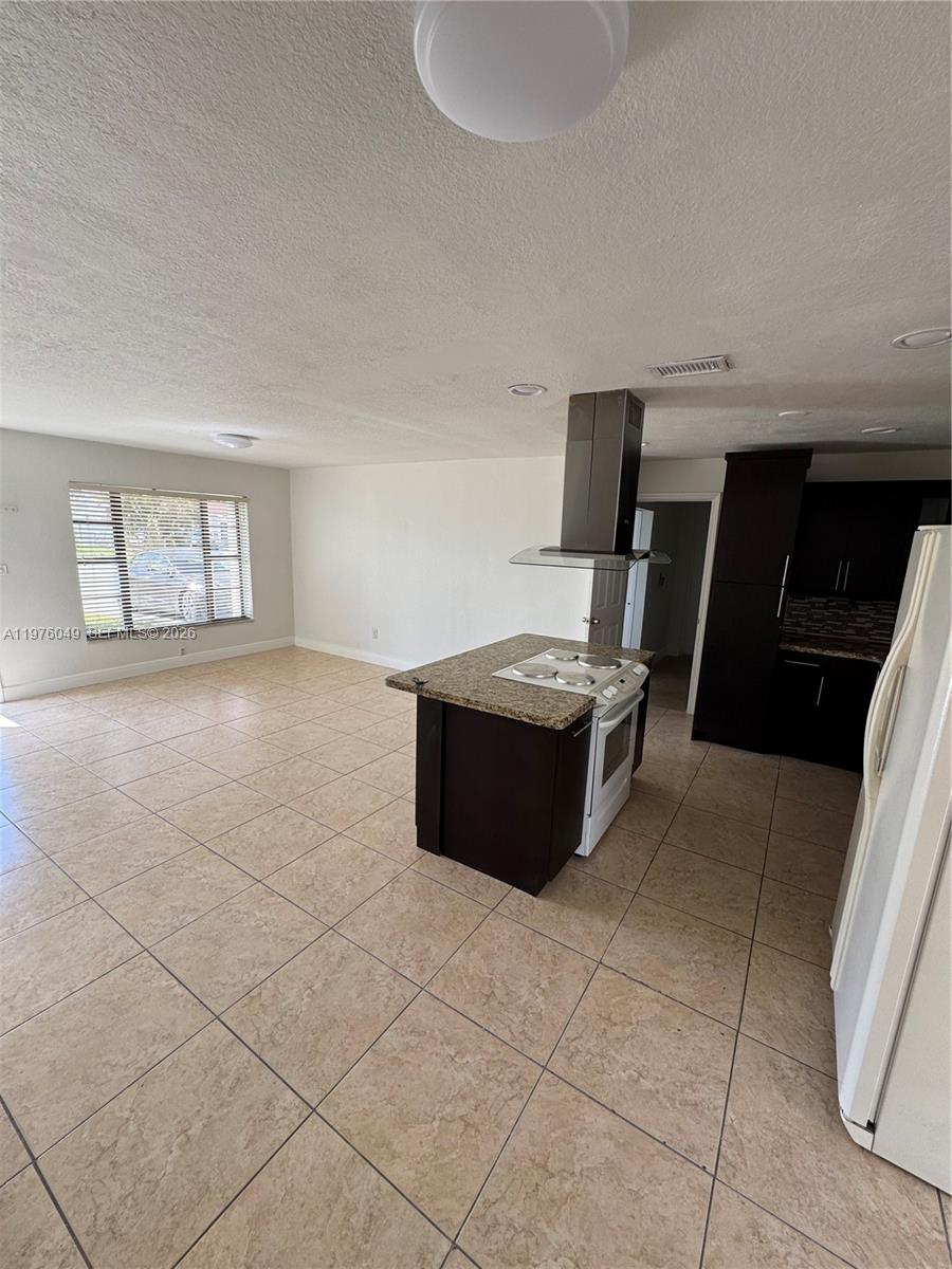 CAROL CITY LAKE STEVEN ES - Residential Lease