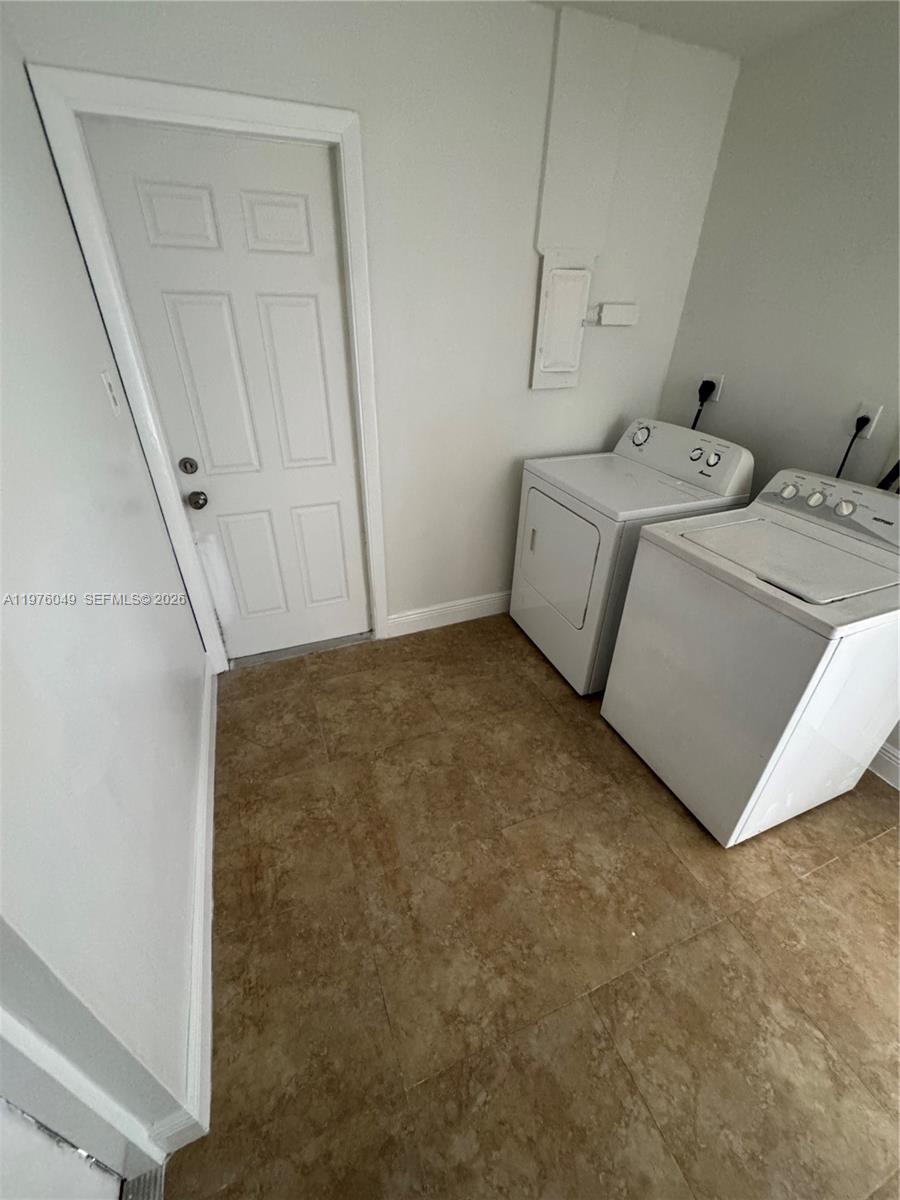 CAROL CITY LAKE STEVEN ES - Residential Lease