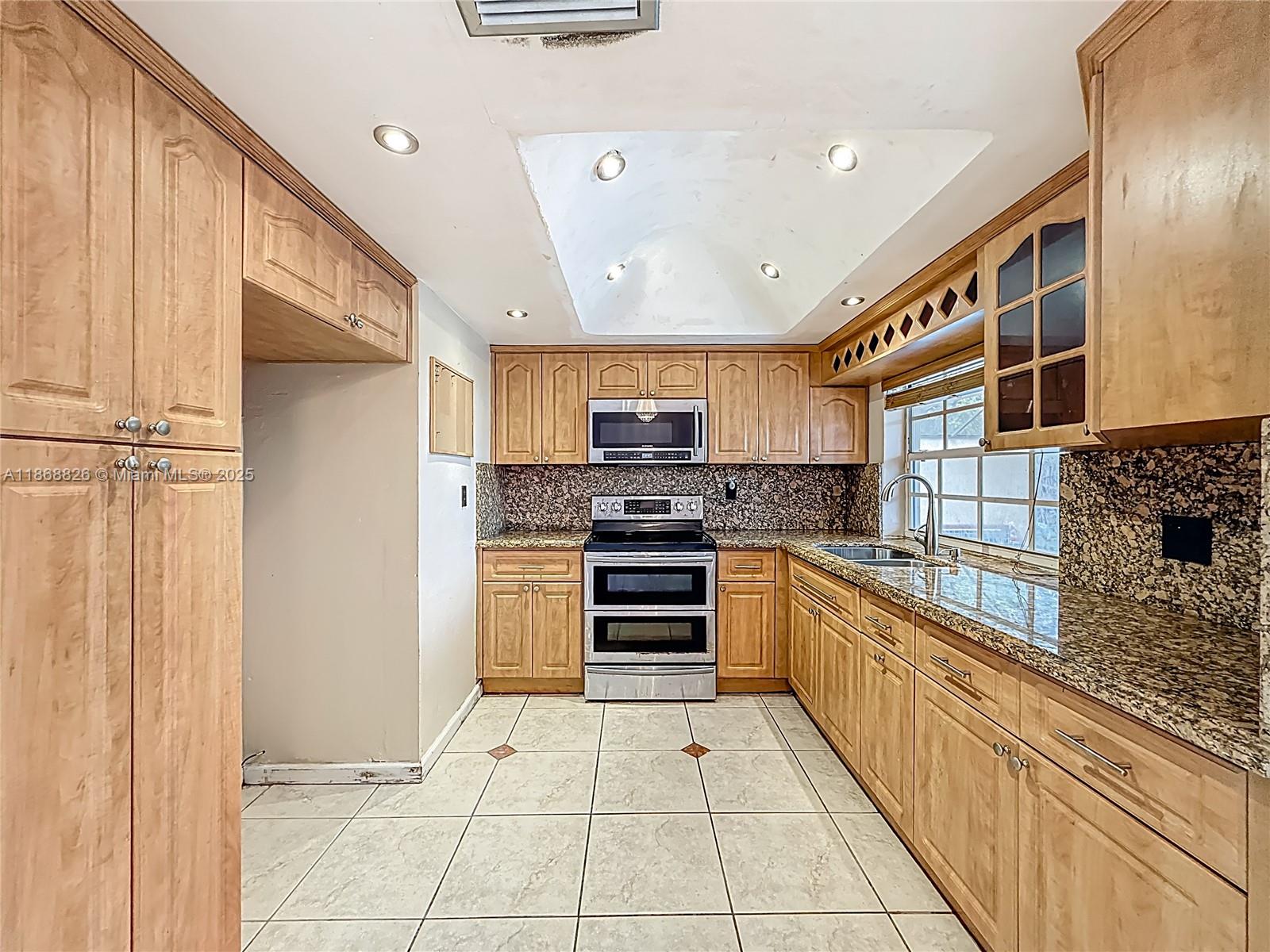 SCOTT LAKE MANOR SEC 8 - Residential