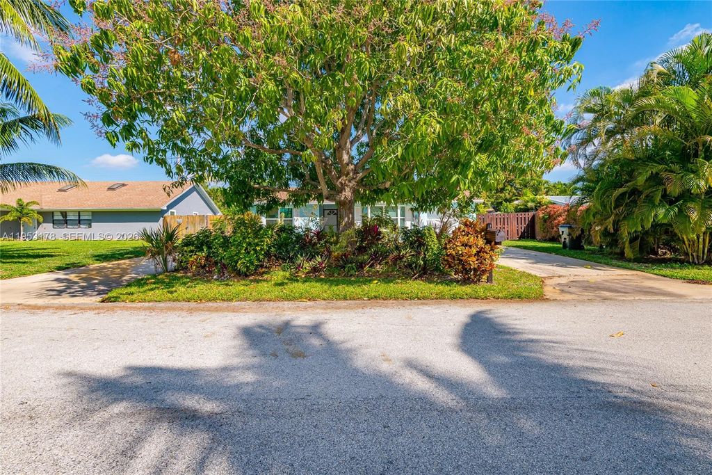 Photo of 505 Heron Dr #505, Delray Beach, FL 33444 (MLS # A11953178)