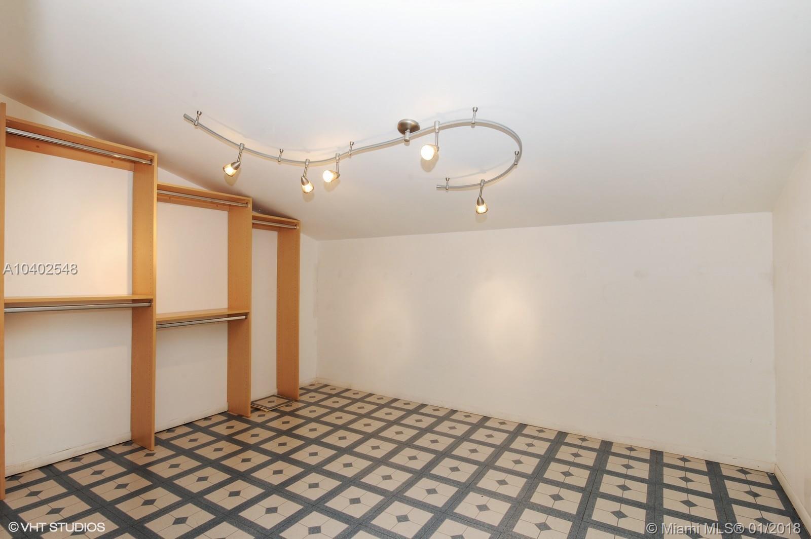 SUNFISH AT THE HAMMOCKS - Residential