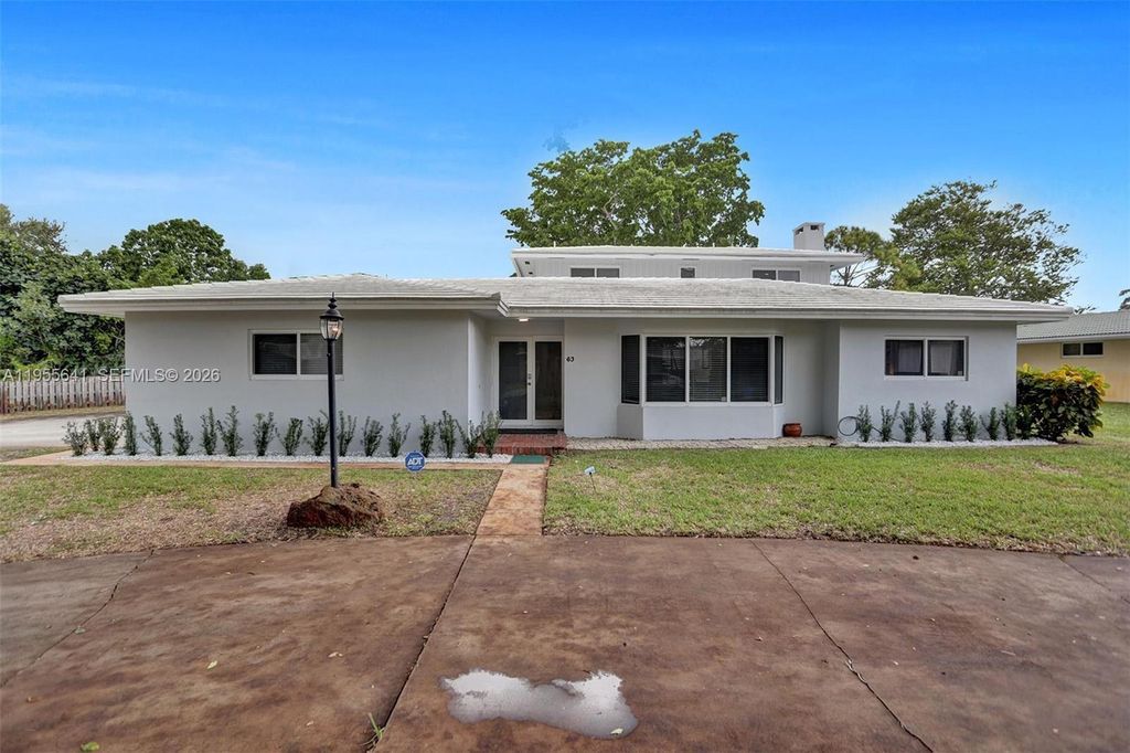 Photo of 63 SE 5th Ave, Deerfield Beach, FL 33441 (MLS # A11955641)