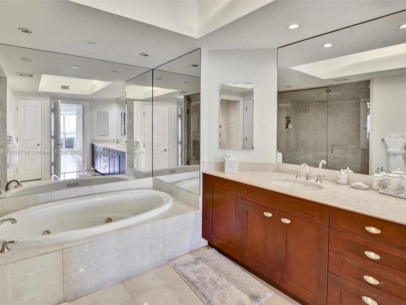 BELLAMARE @ WILLIAMS ISLA - Residential