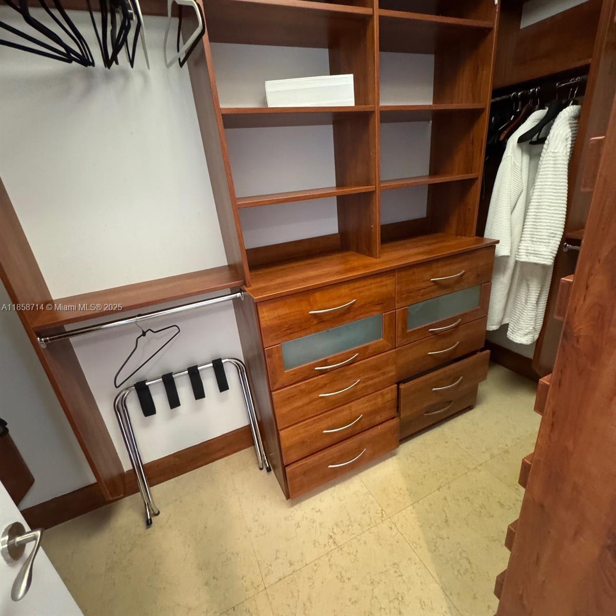 BELLAMARE @ WILLIAMS ISLA - Residential