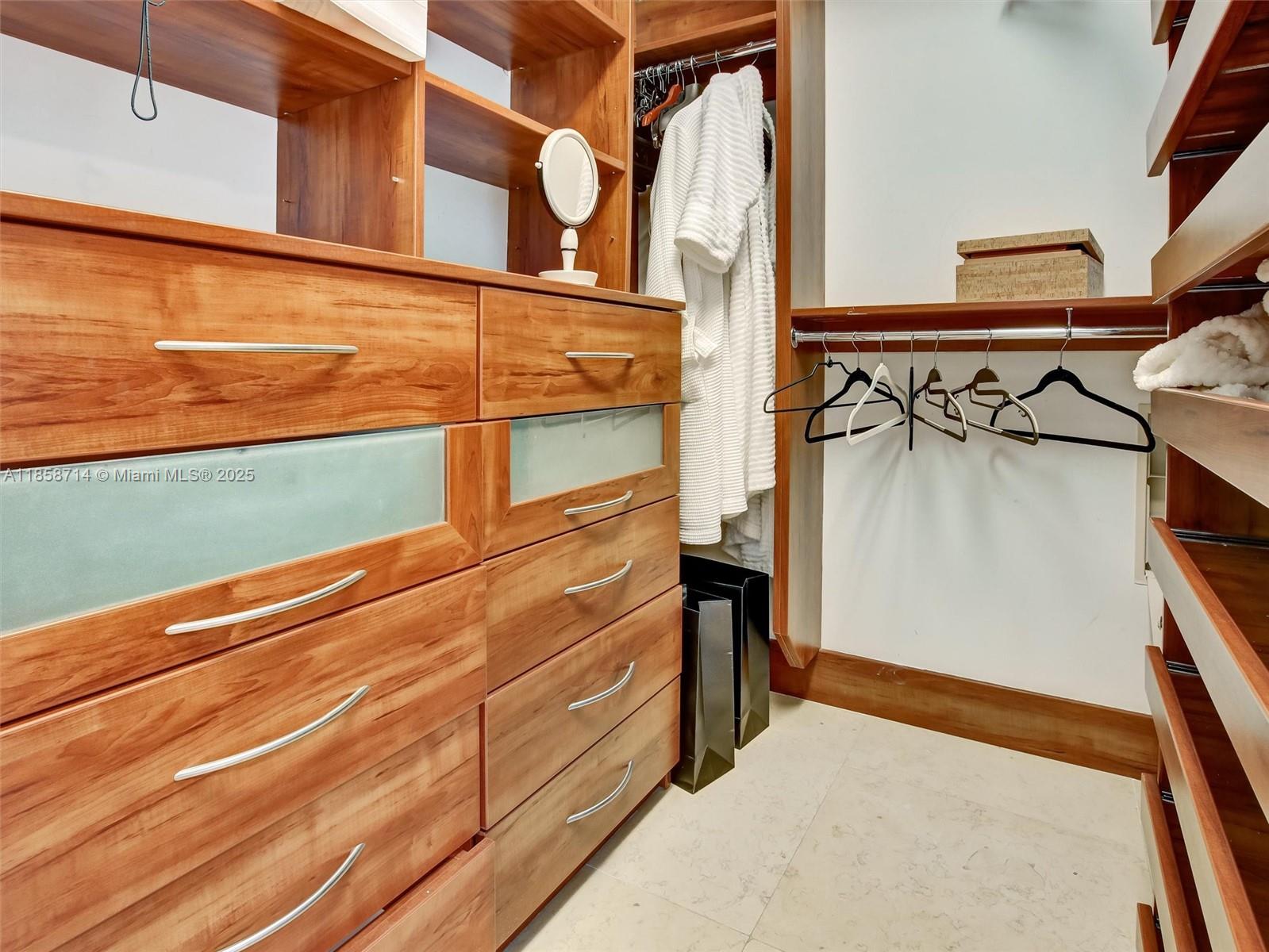 BELLAMARE @ WILLIAMS ISLA - Residential