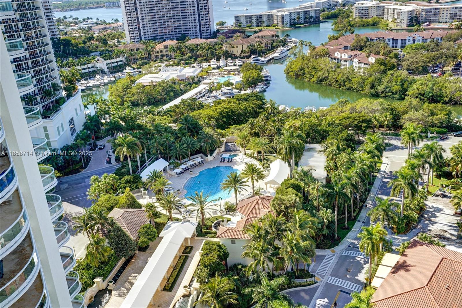 BELLAMARE @ WILLIAMS ISLA - Residential