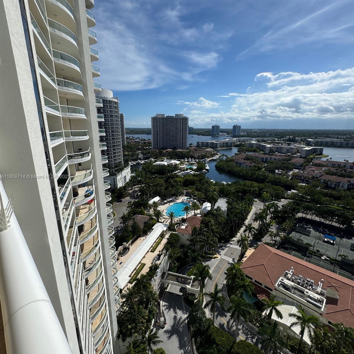 BELLAMARE @ WILLIAMS ISLA - Residential