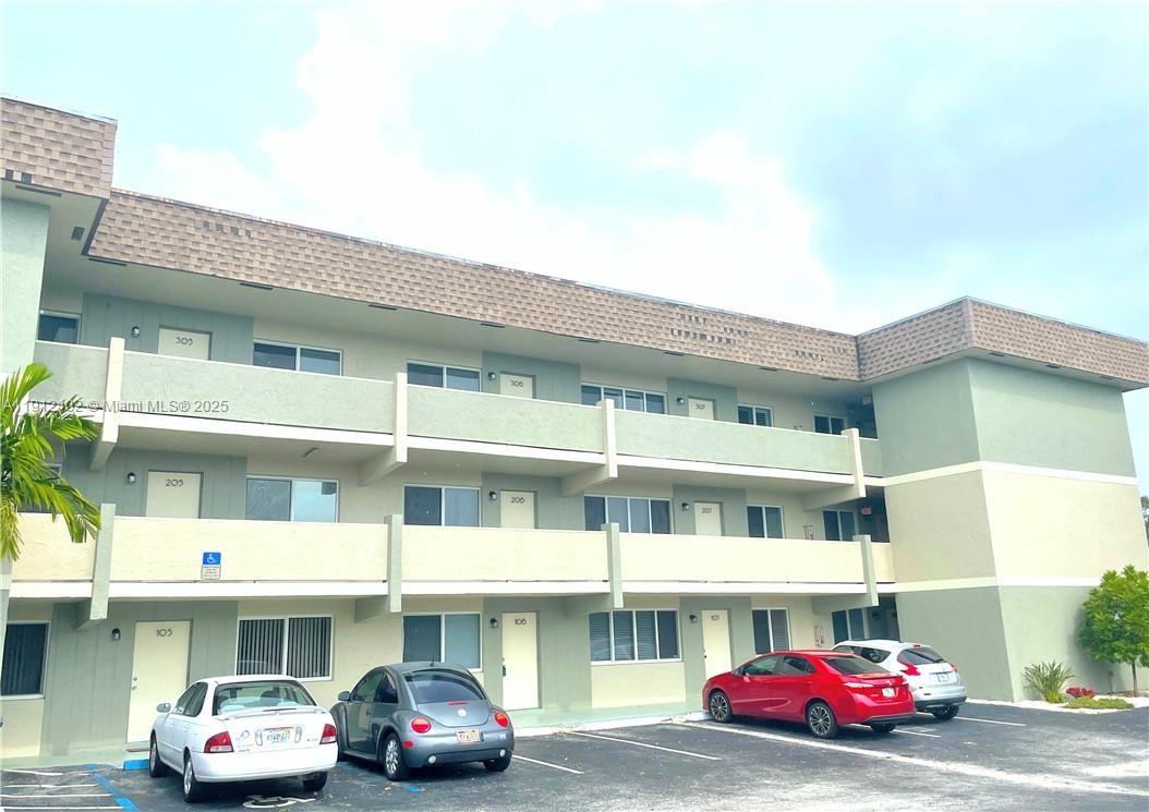 CORAL POINT CONDOMINIUM - Residential