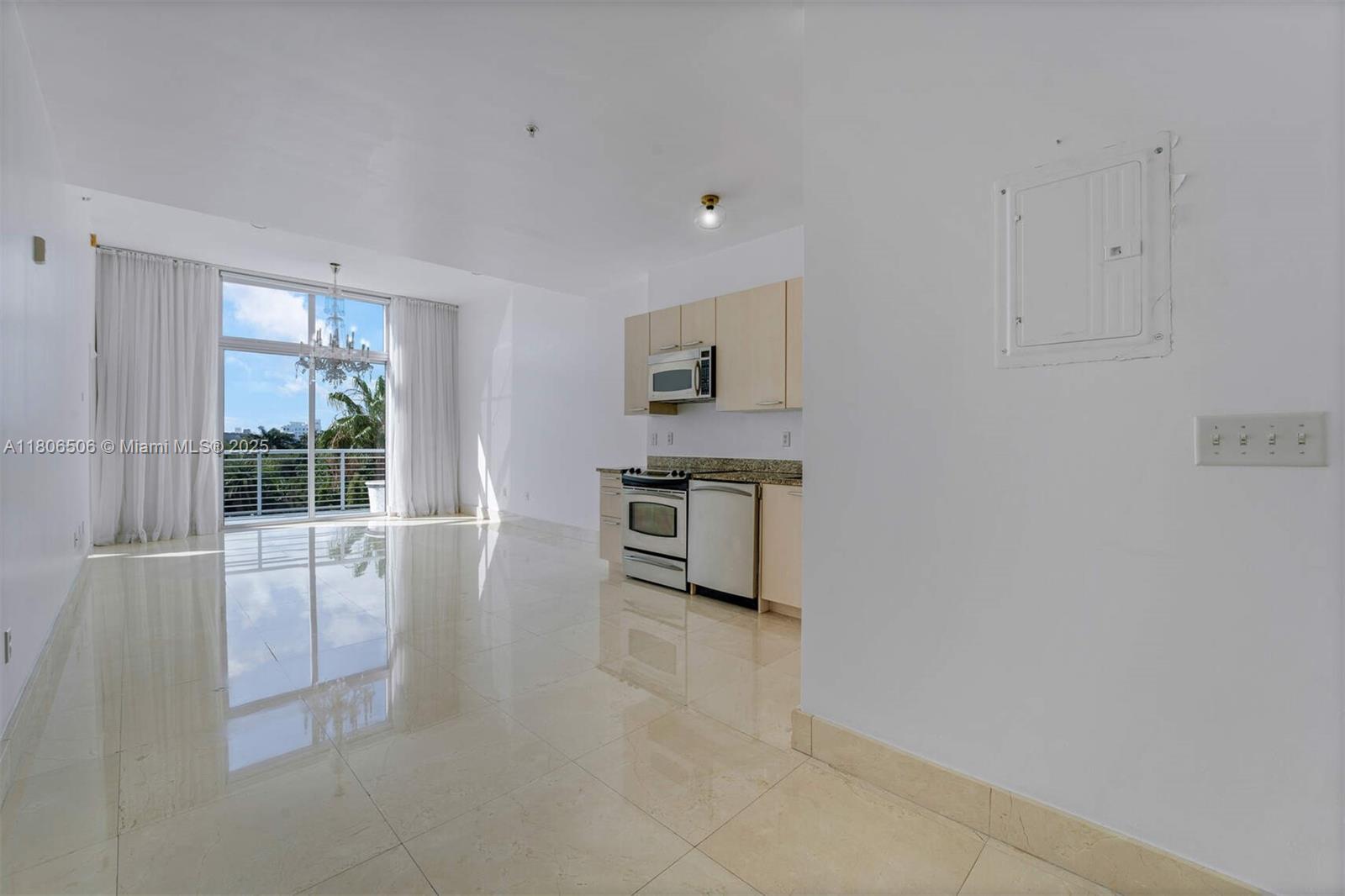 2001 Meridian Ave 516