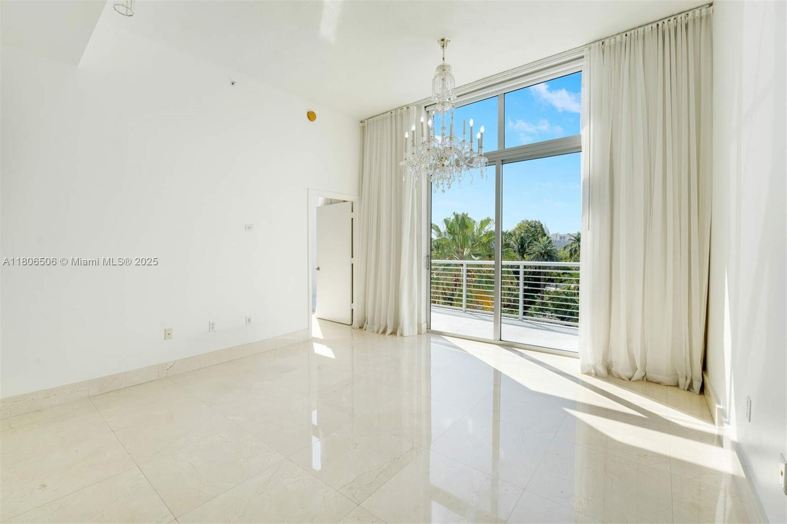2001 Meridian Ave 516