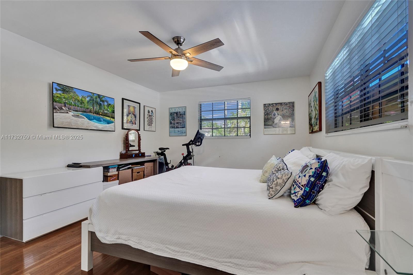 HOLLYWOOD LAKES SECTION - Residential