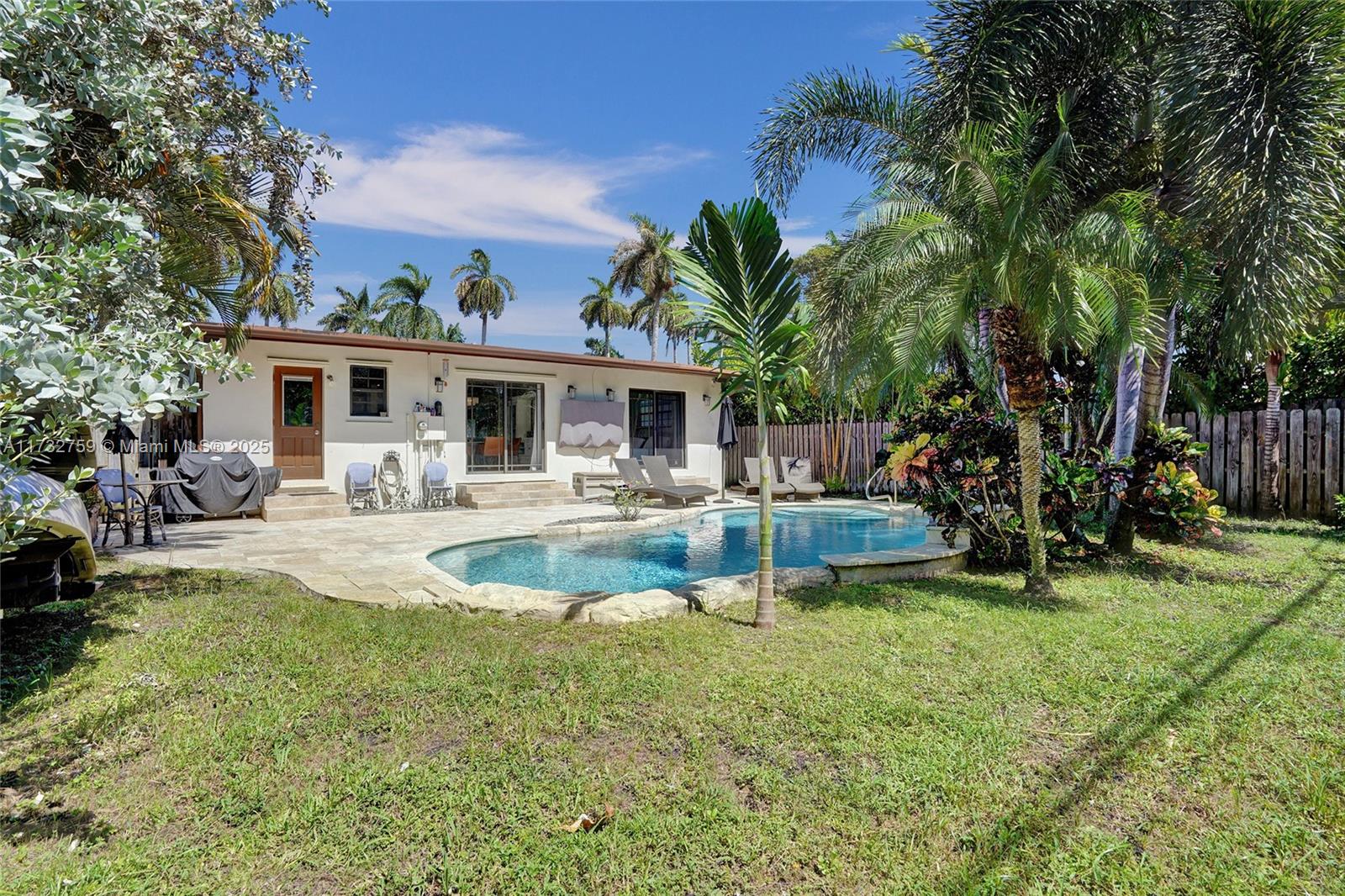 HOLLYWOOD LAKES SECTION - Residential