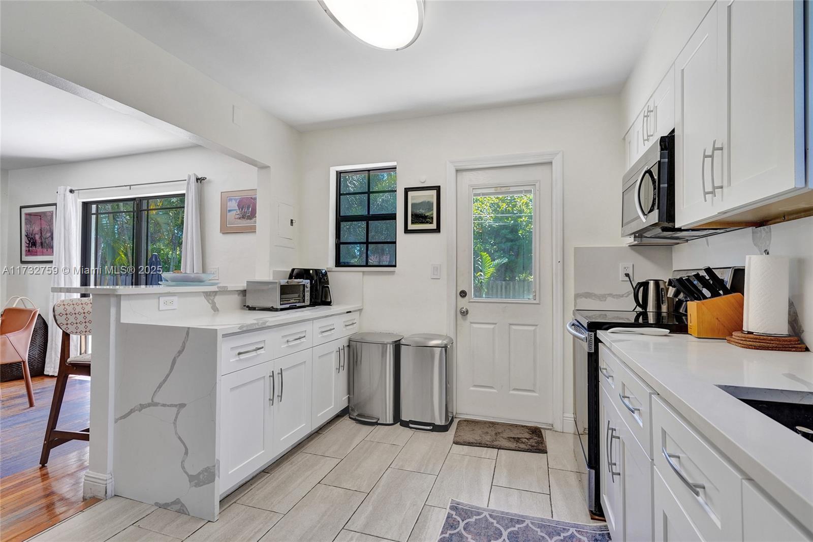HOLLYWOOD LAKES SECTION - Residential