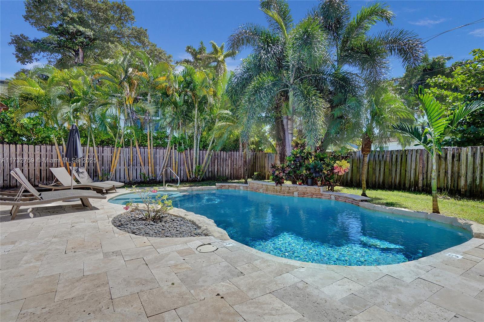 HOLLYWOOD LAKES SECTION - Residential