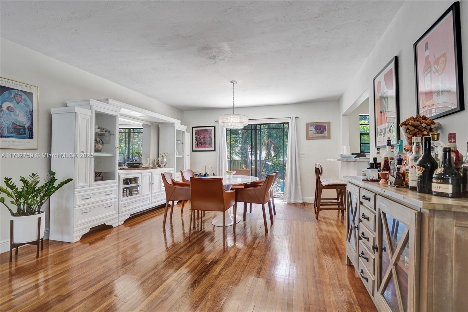 HOLLYWOOD LAKES SECTION - Residential