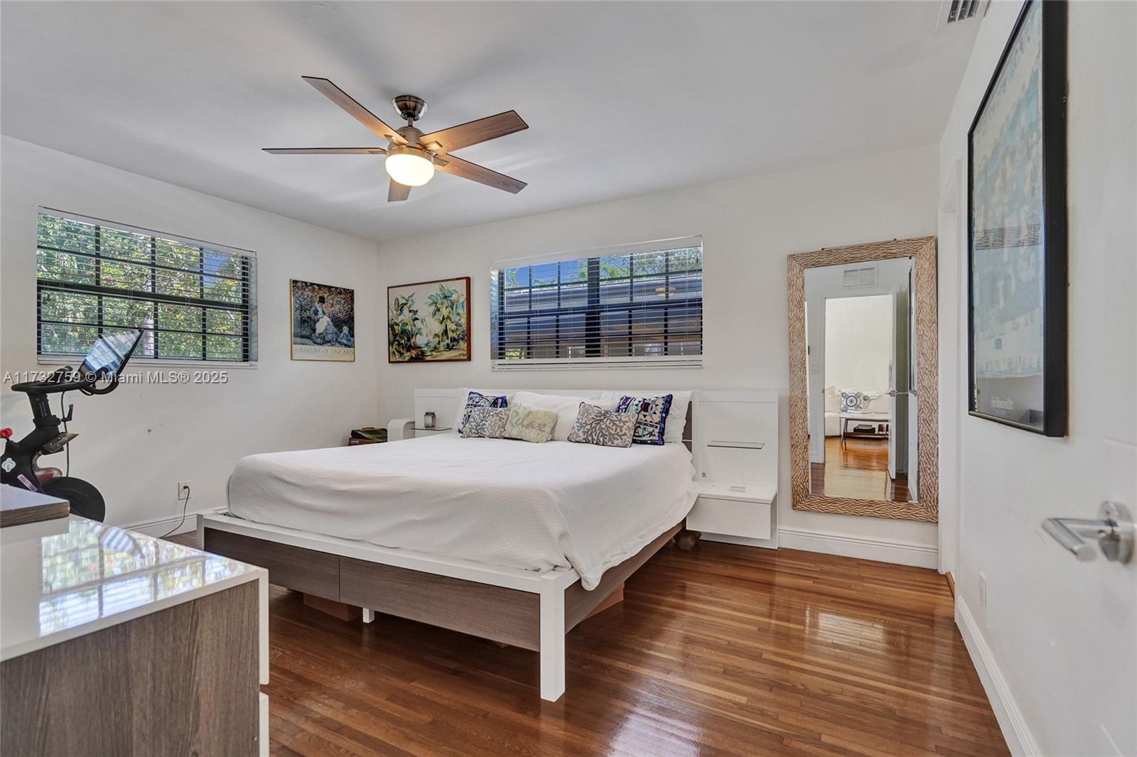HOLLYWOOD LAKES SECTION - Residential