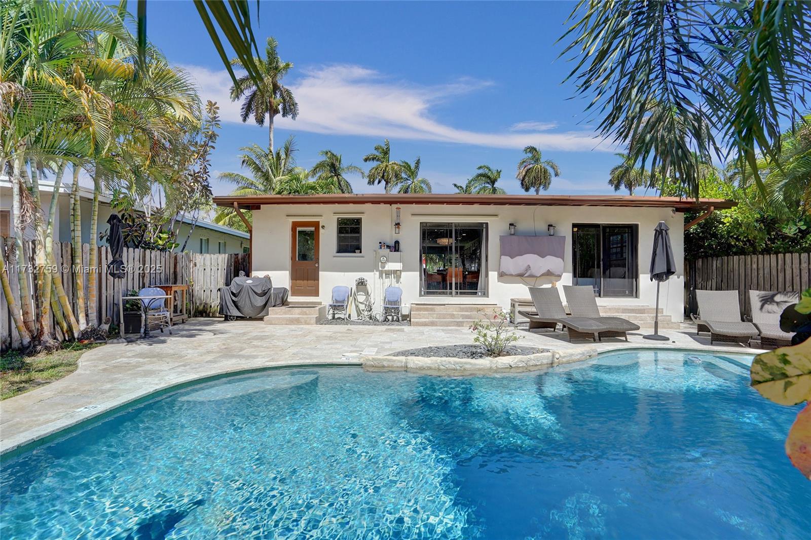 HOLLYWOOD LAKES SECTION - Residential