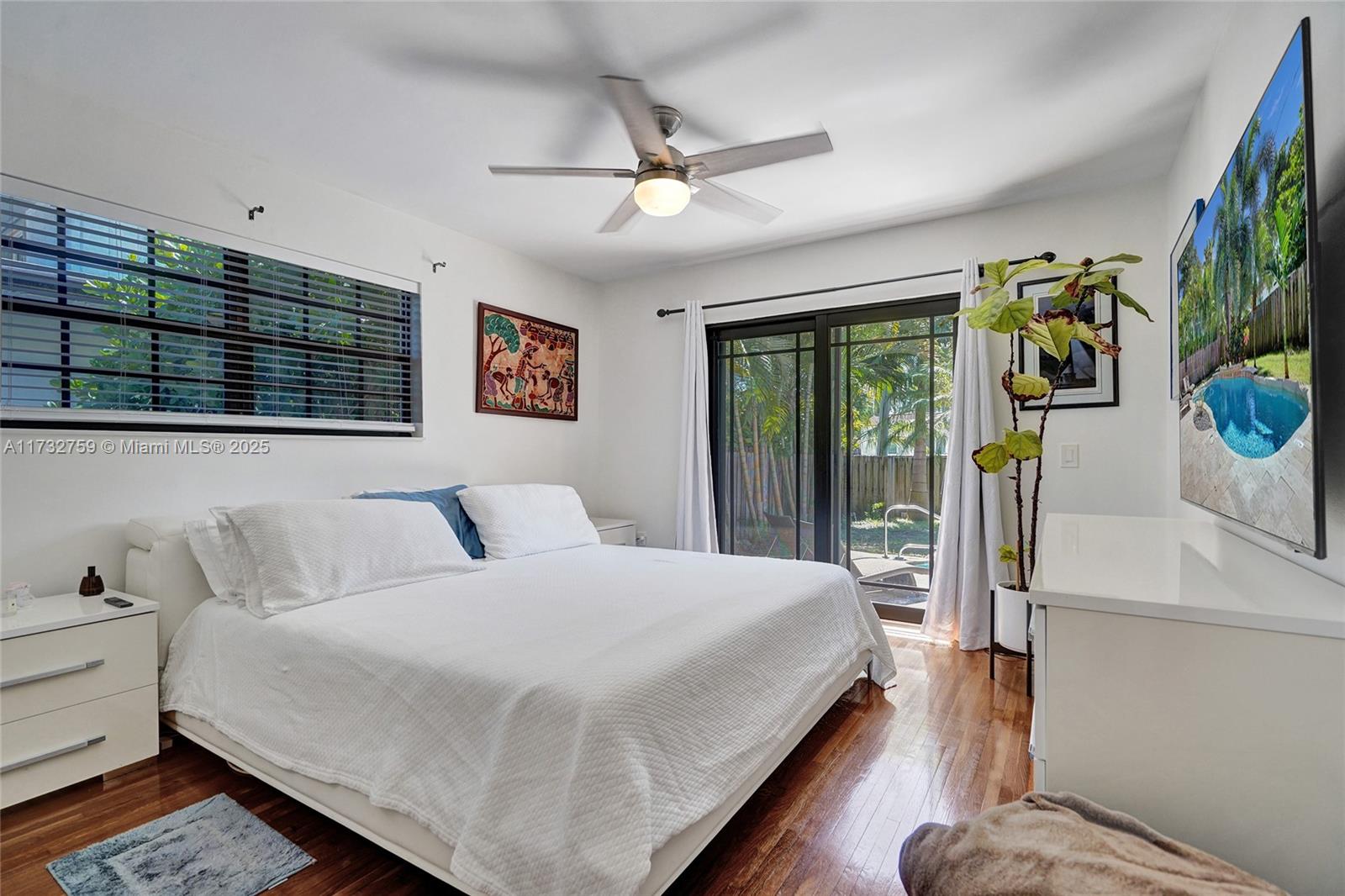 HOLLYWOOD LAKES SECTION - Residential