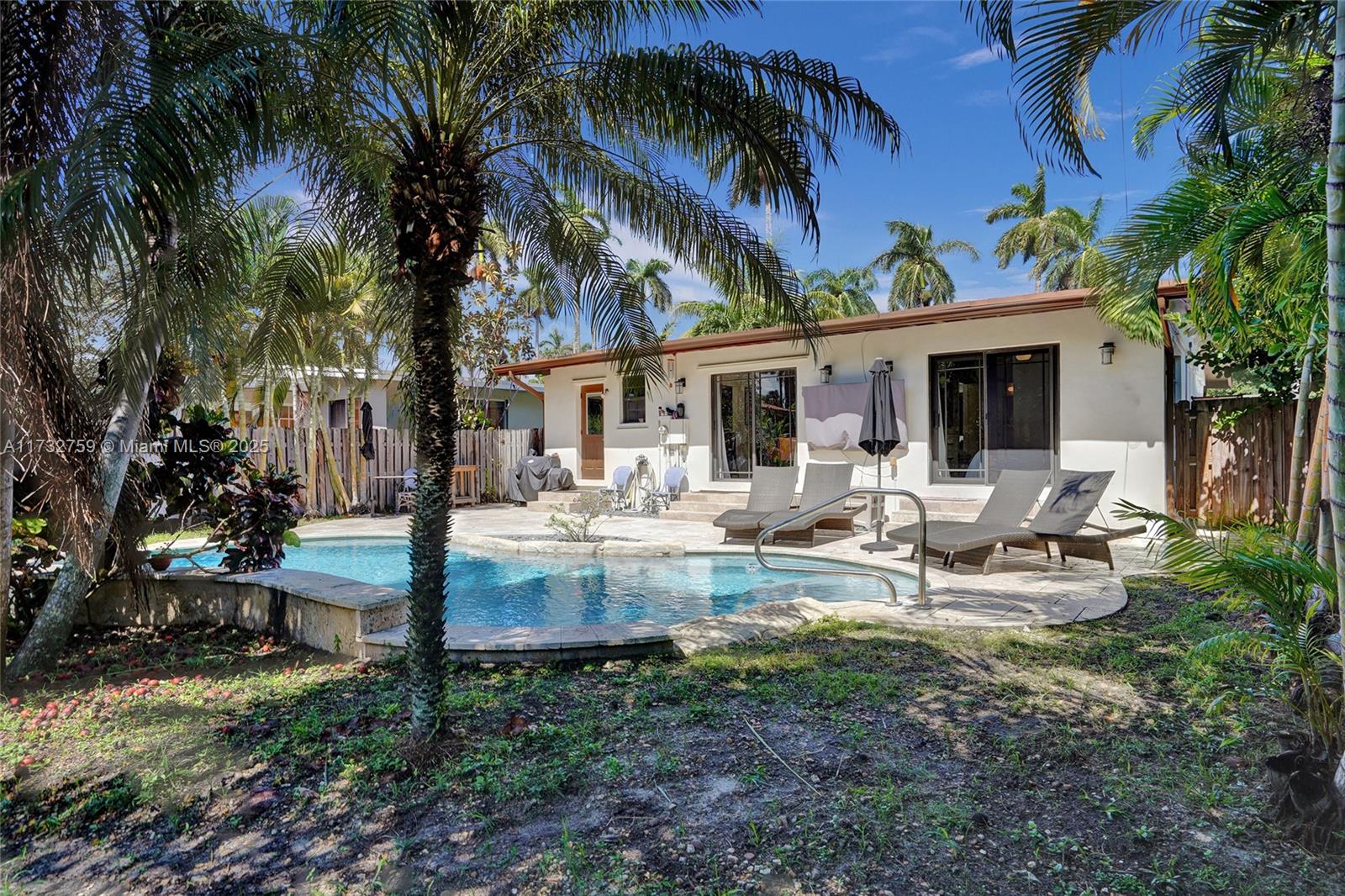 HOLLYWOOD LAKES SECTION - Residential