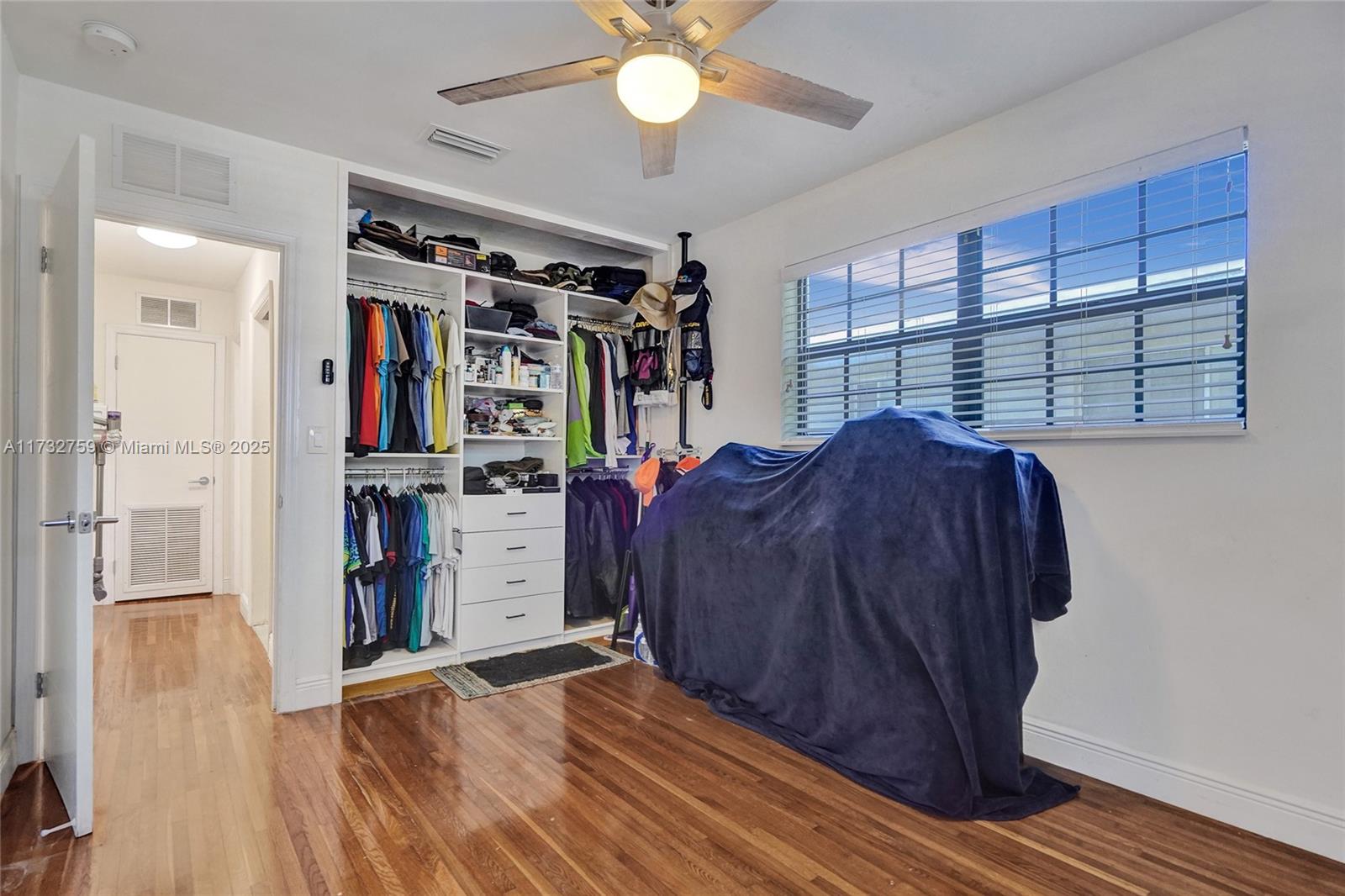 HOLLYWOOD LAKES SECTION - Residential