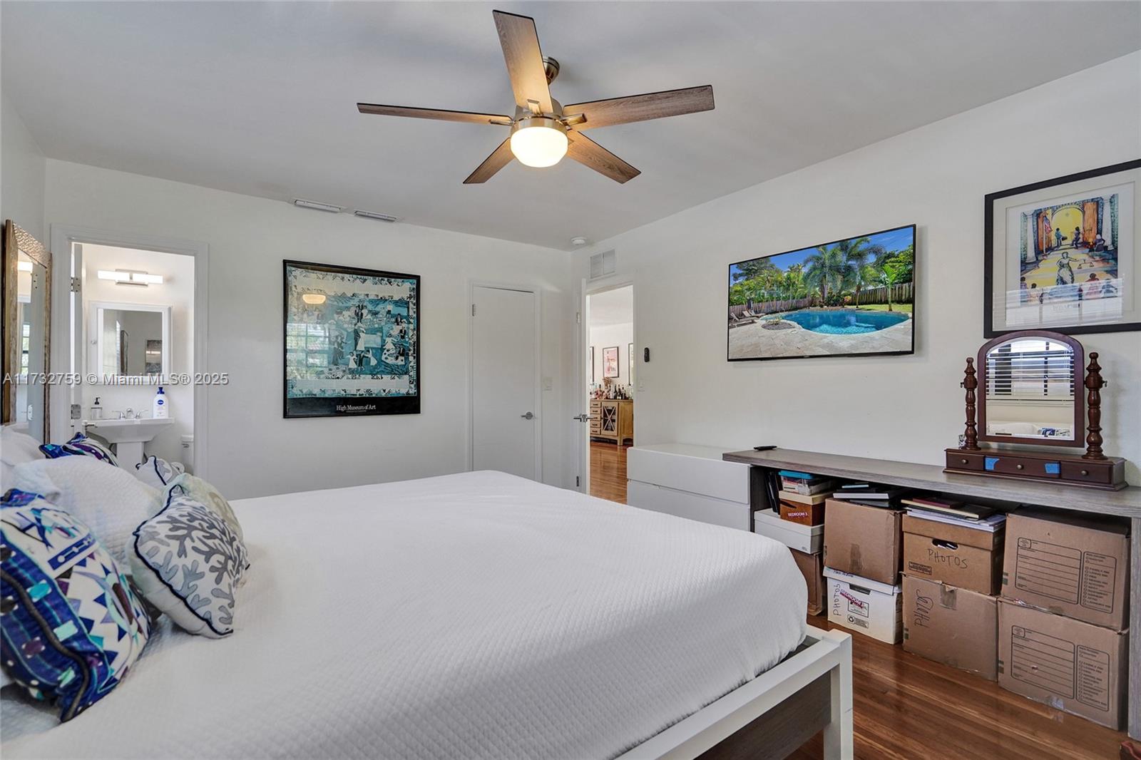 HOLLYWOOD LAKES SECTION - Residential
