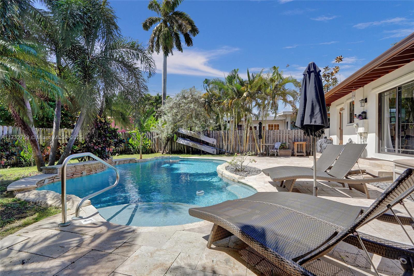 HOLLYWOOD LAKES SECTION - Residential