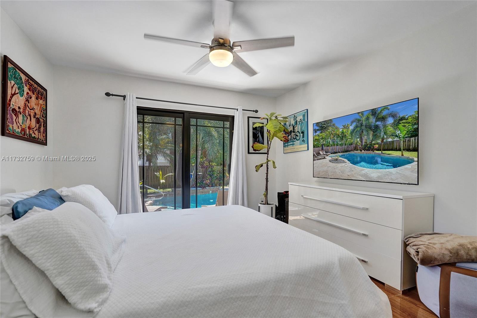 HOLLYWOOD LAKES SECTION - Residential