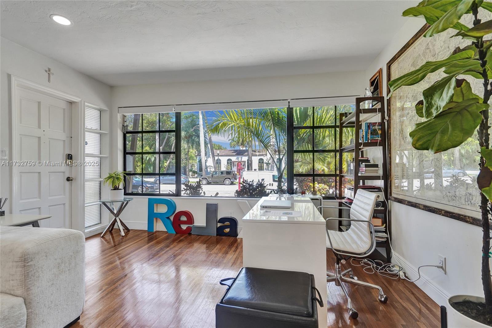 HOLLYWOOD LAKES SECTION - Residential