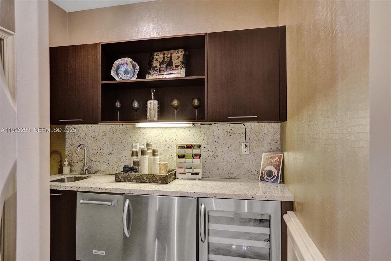 THE PENINSULA CONDO - Residential