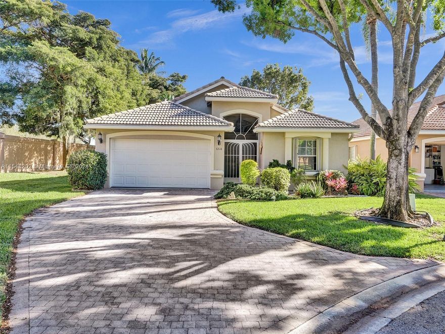JUST REDUCED WOW! Welcome to this inviting & charming home in this active & friendly community of Villa Borghese in Delray Beach. Located in a quiet cul de sac for more privacy. The living/dining area features vaulted ceilings and abundant natural light. The spacious kitchen offers ample cabinets and includes a breakfast area with access to the patio and lake views. The expansive master bedroom boasts walk-in closets, ensuite bathroom with dual sinks, large soaking tub and a separate shower. The extended screened patio can be enjoyed throughout the year is private, has a beautiful view of the lake and lots of space for entertaining. Villa Borghese is a gated community with amazing amenities like pickleball, tennis, bocce, pool and hot tub, club house and library and full of entertainments.