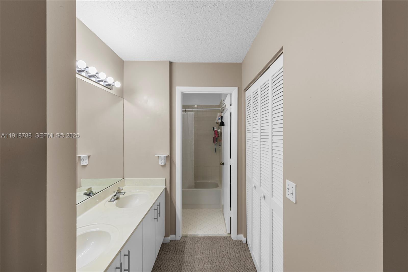 U S LEND LEASE PLAT NO ON - Residential