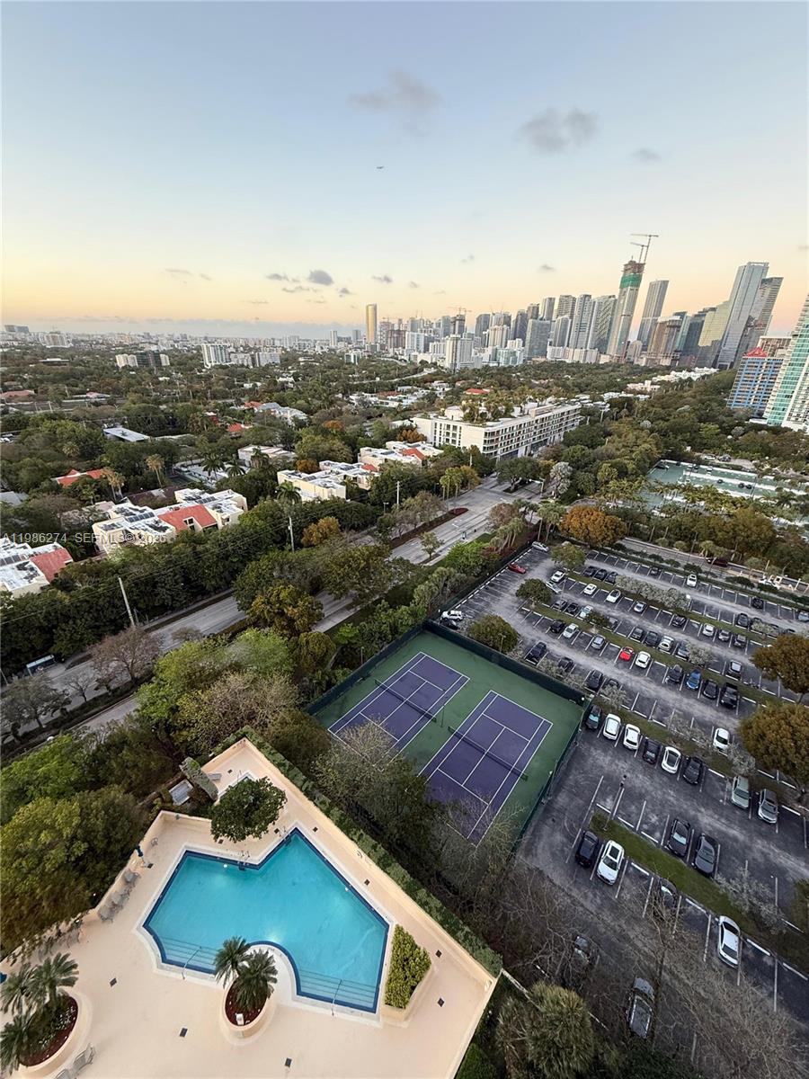 THE METROPOLITAN CONDO - Residential Lease