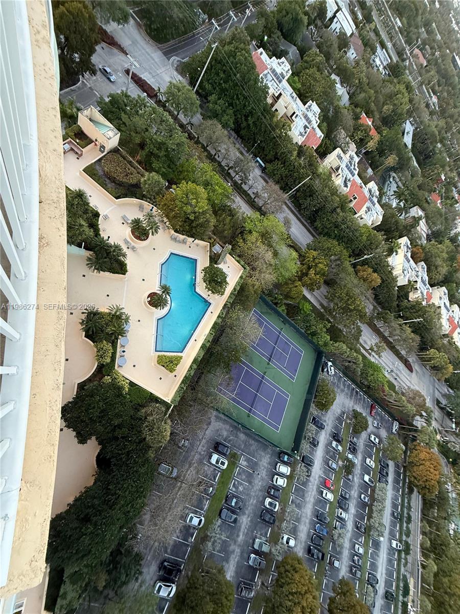 THE METROPOLITAN CONDO - Residential Lease