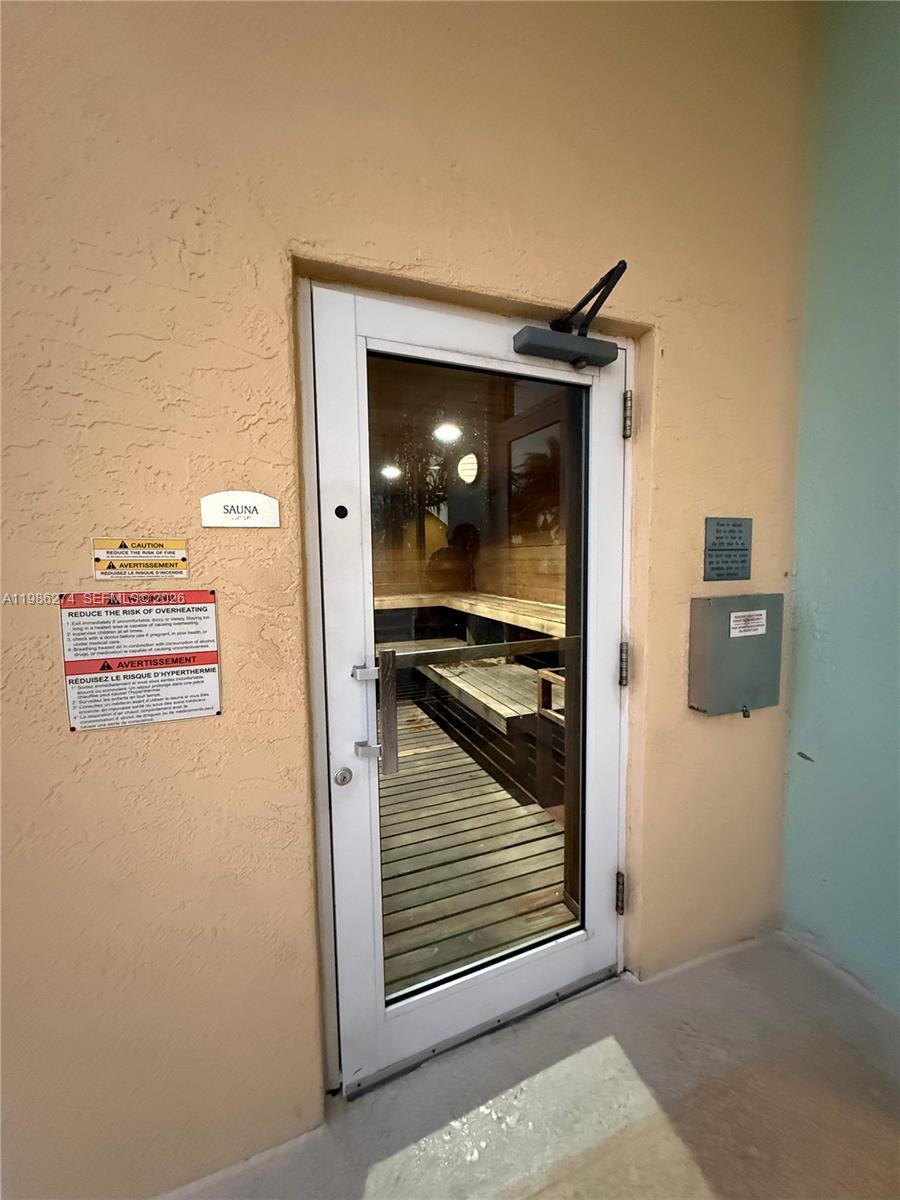 THE METROPOLITAN CONDO - Residential Lease