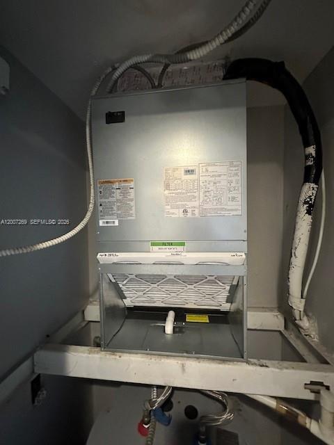 WINDWARD LAKES CONDO - Residential