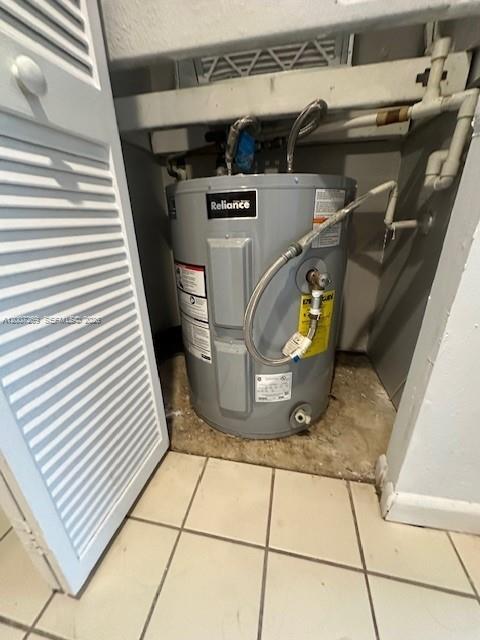 WINDWARD LAKES CONDO - Residential