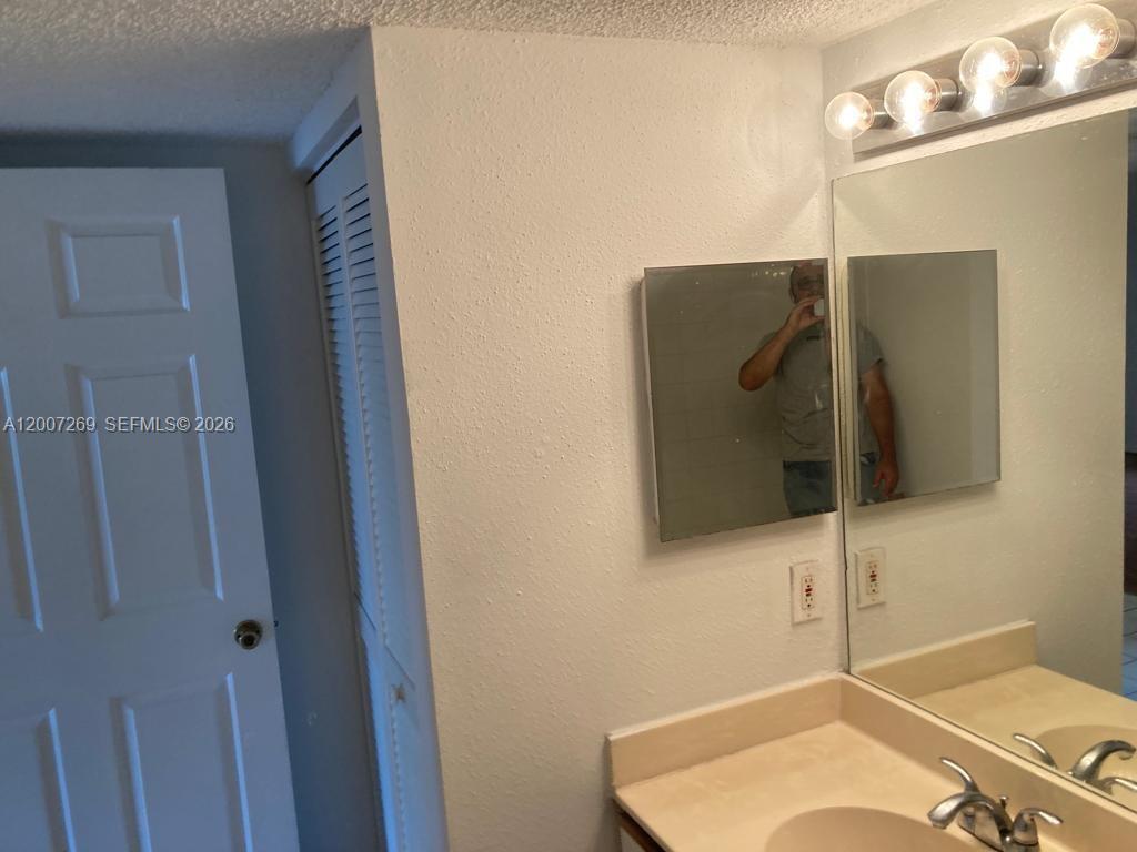 WINDWARD LAKES CONDO - Residential