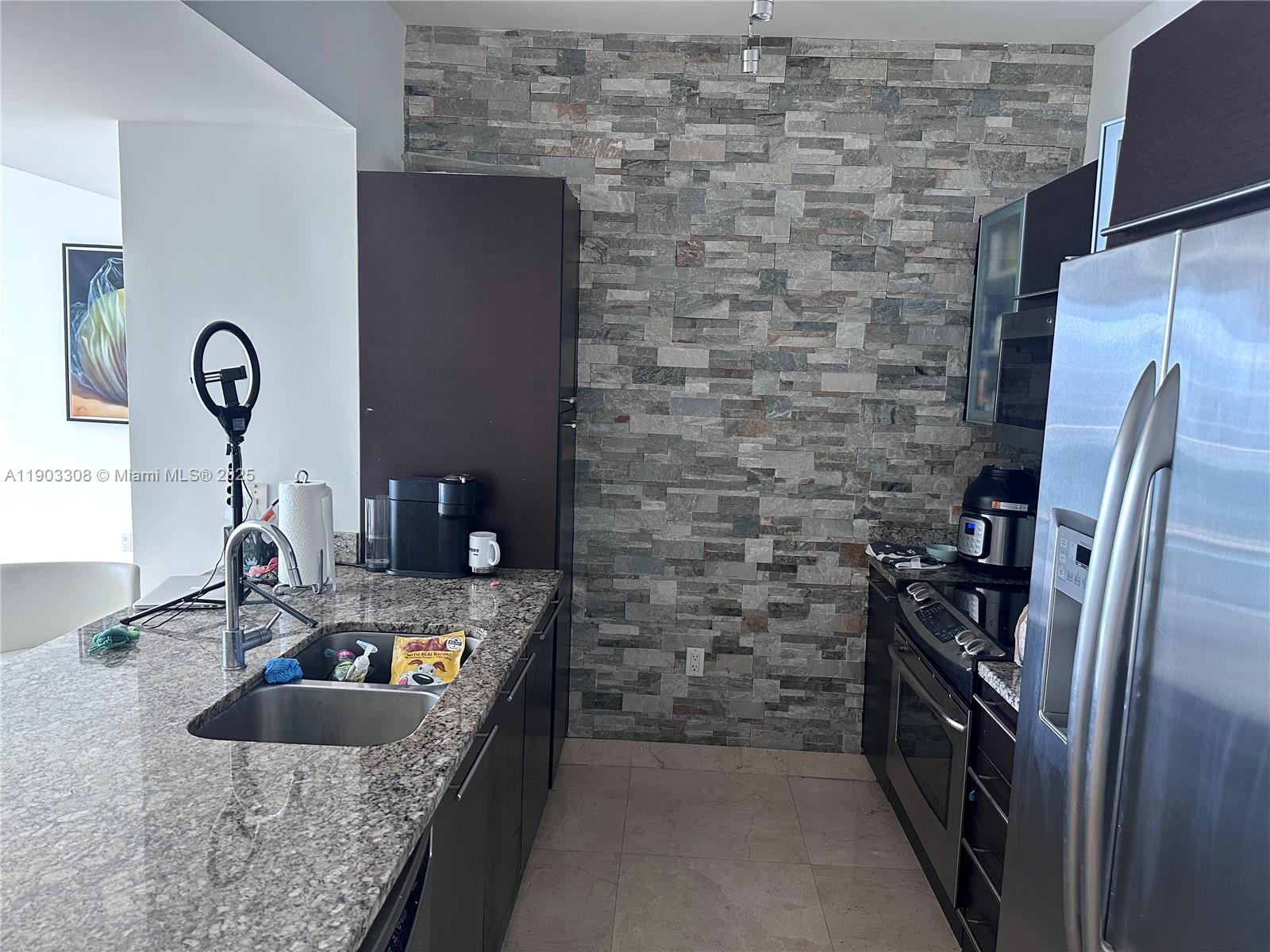 THE PLAZA 851 BRICKELL CO - Residential Lease