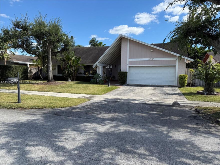 NO HOA!  Diamond in the rough.  3/2 Pool Home.  Minutes away from the turnpike.  Conveniently located to numerous restaurants, shopping and Baptist Hospital.  Cash offers only.