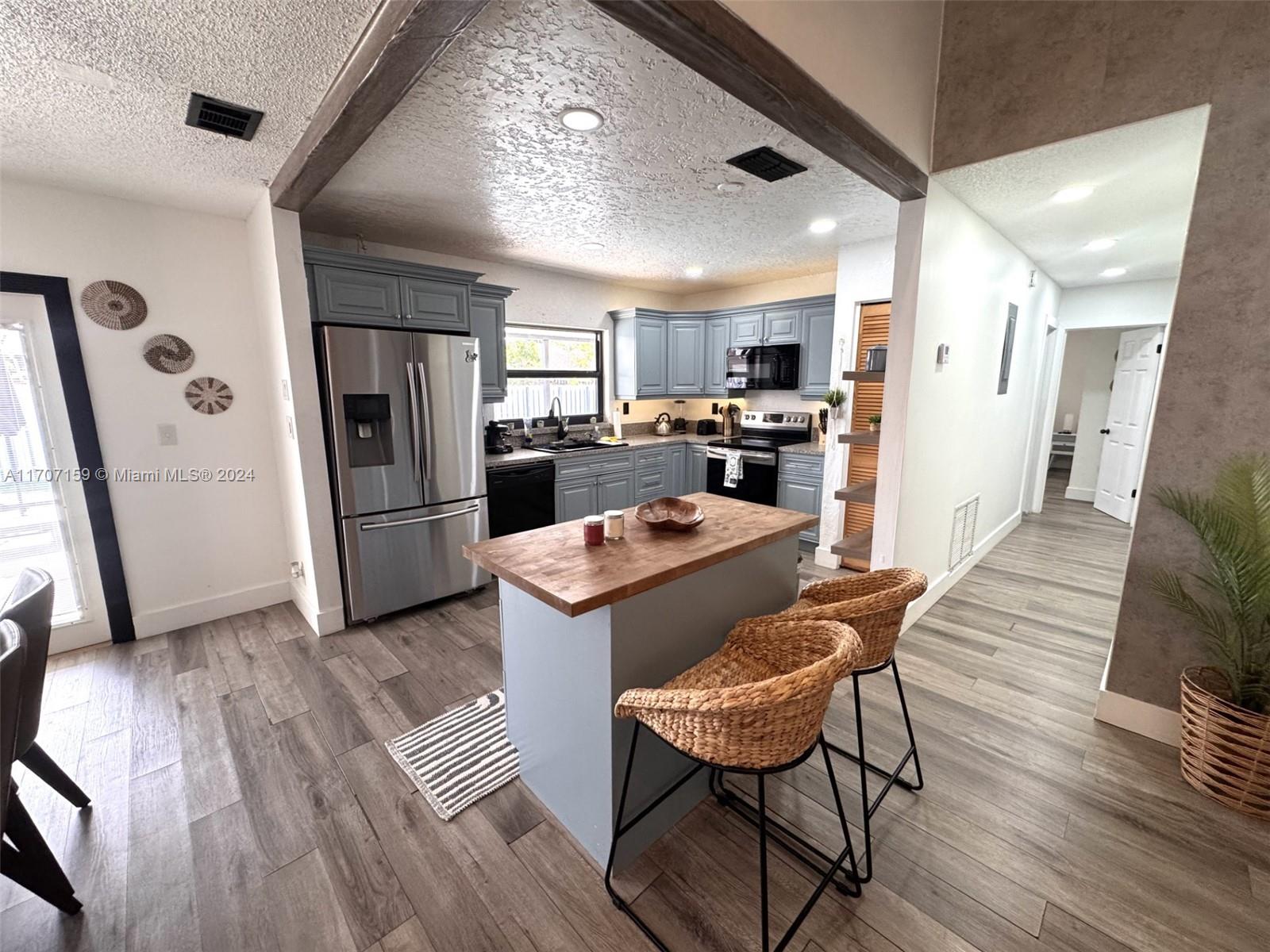 Rental Property at 11010 Nw 24th Ct 11010, Sunrise, Miami-Dade County, Florida - Bedrooms: 3 
Bathrooms: 2  - $4,600 MO.