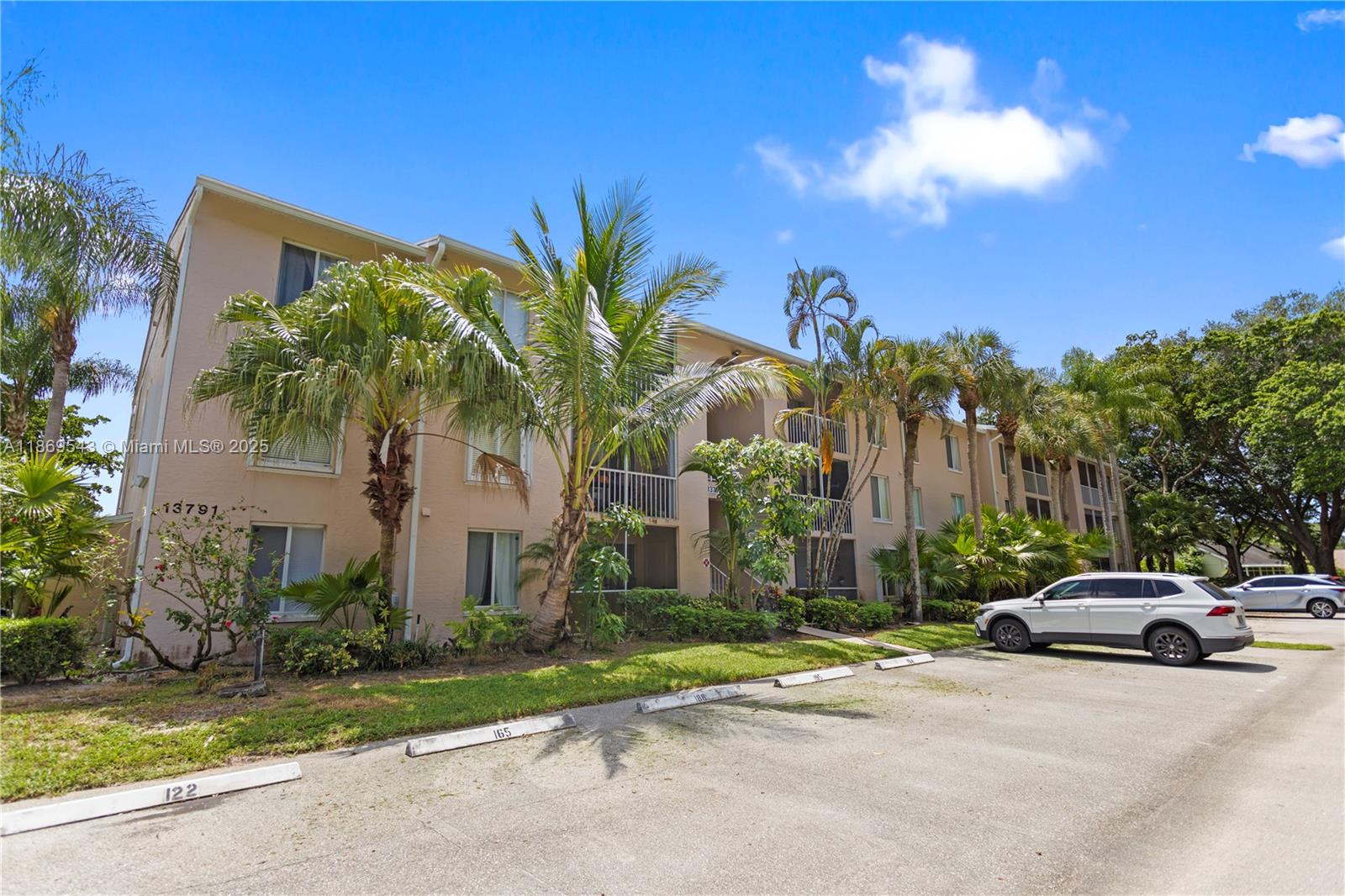 PINE RIDGE AT DELRAY BEAC - Residential