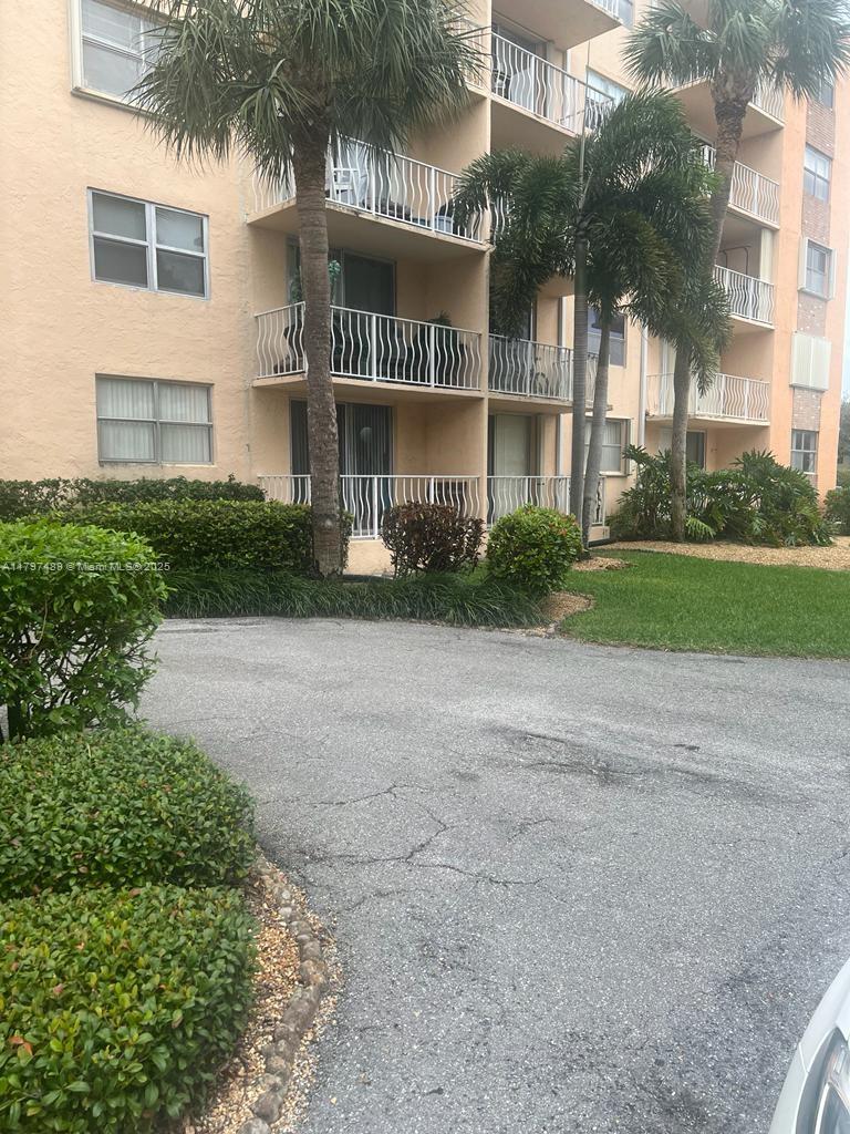 BREAKWATERS OF THE PALM B - Residential Lease