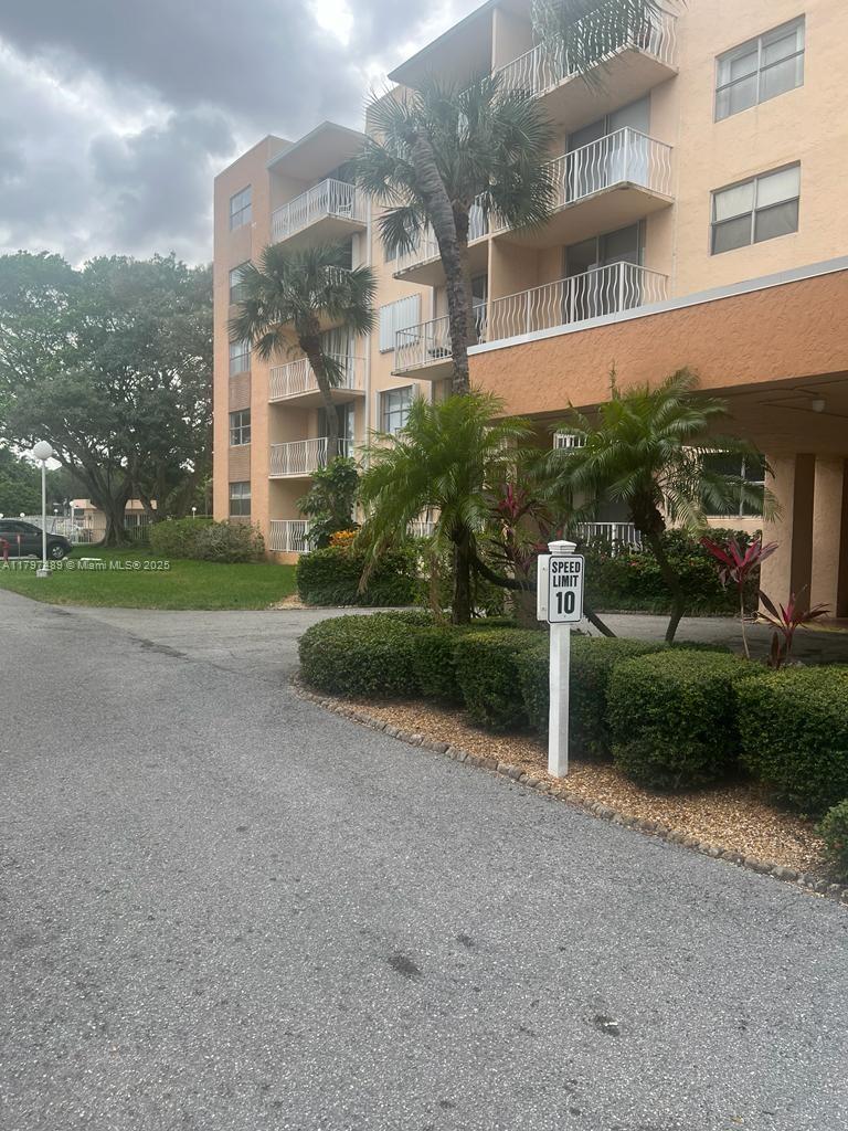 BREAKWATERS OF THE PALM B - Residential Lease