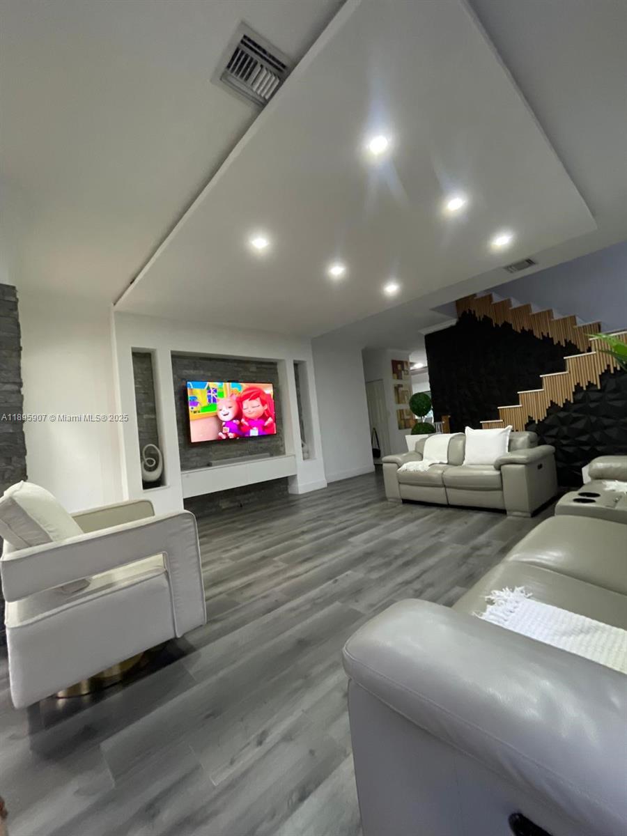 SILVER PALM EAST SEC TWO - Residential