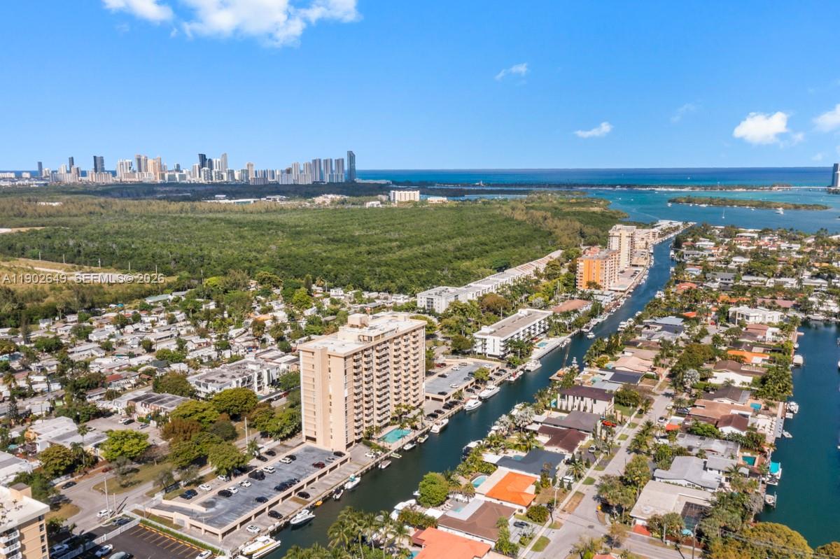 VECINO DEL MAR CONDO - Residential