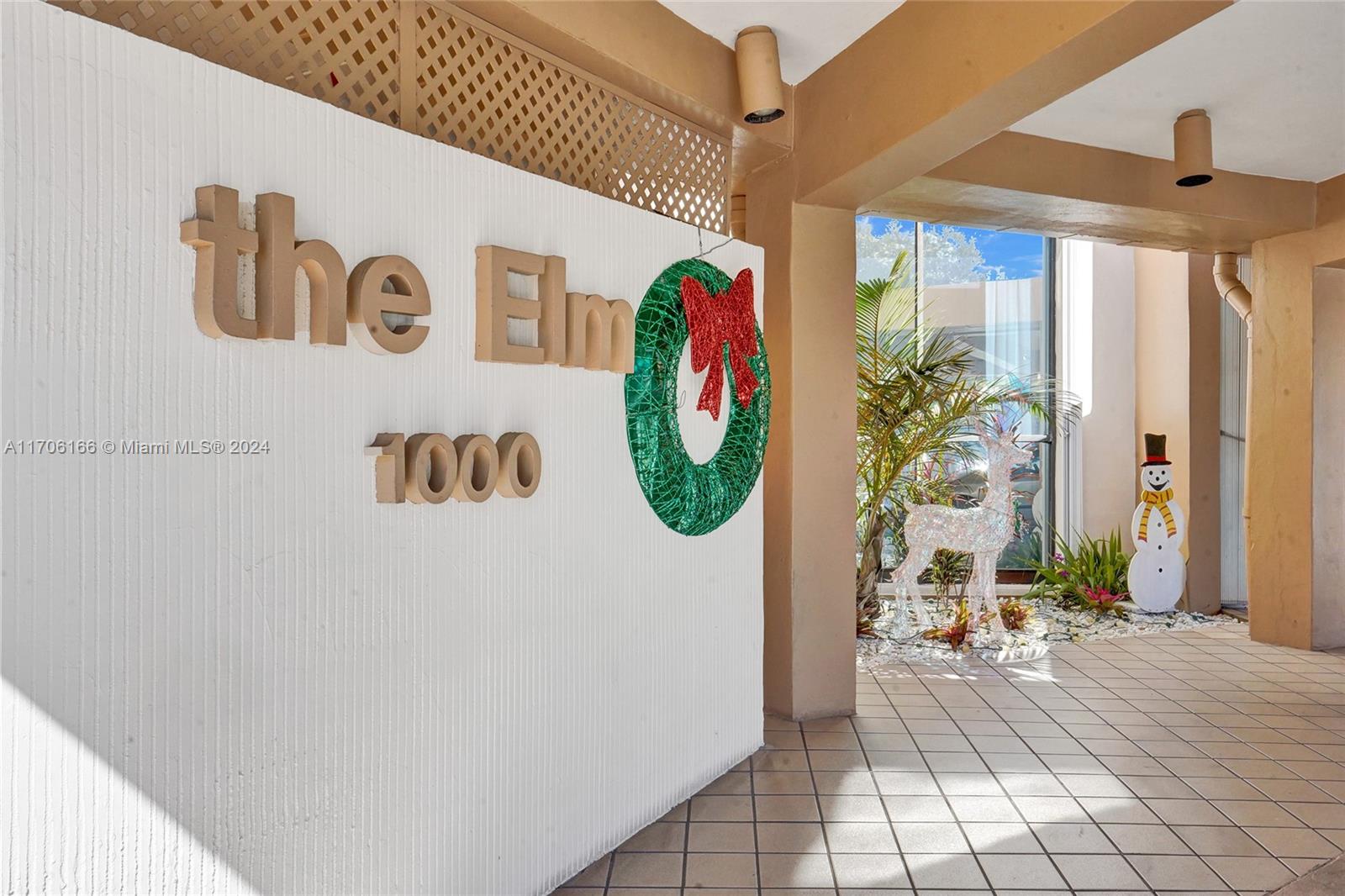 1000 Saint Charles Pl 609, Pembroke Pines, Miami-Dade County, Florida - 2 Bedrooms  
2 Bathrooms - 