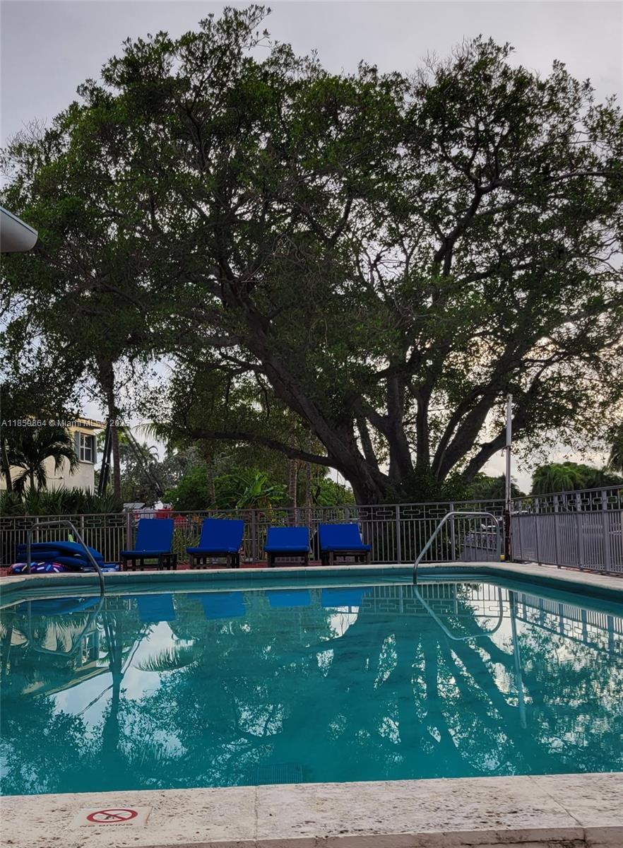 Marseille Deco Condo - Residential