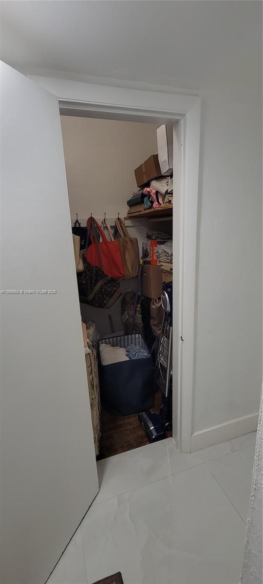 Marseille Deco Condo - Residential